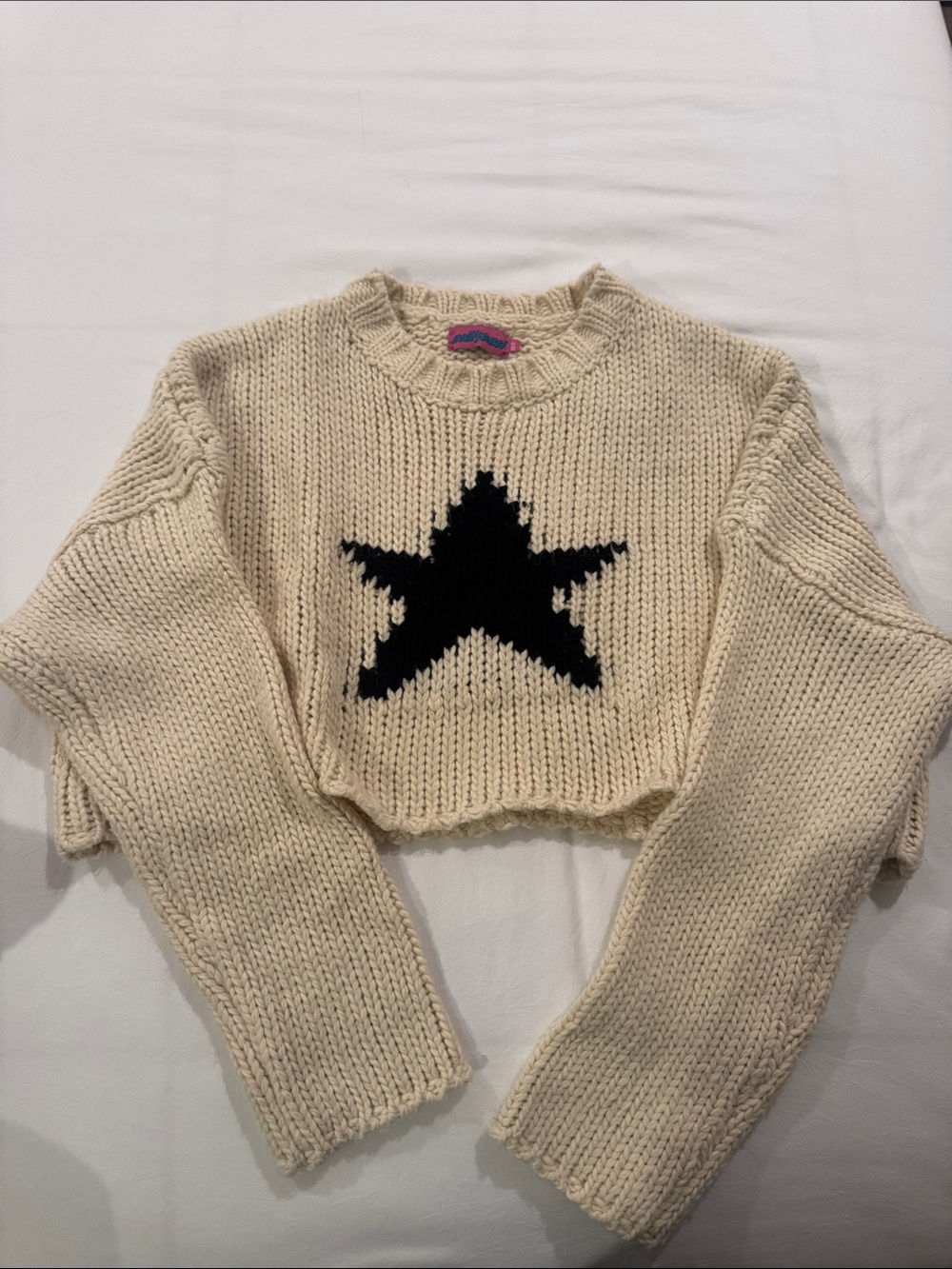 Edikted Cream Cropped Knit Sweater with Black Star